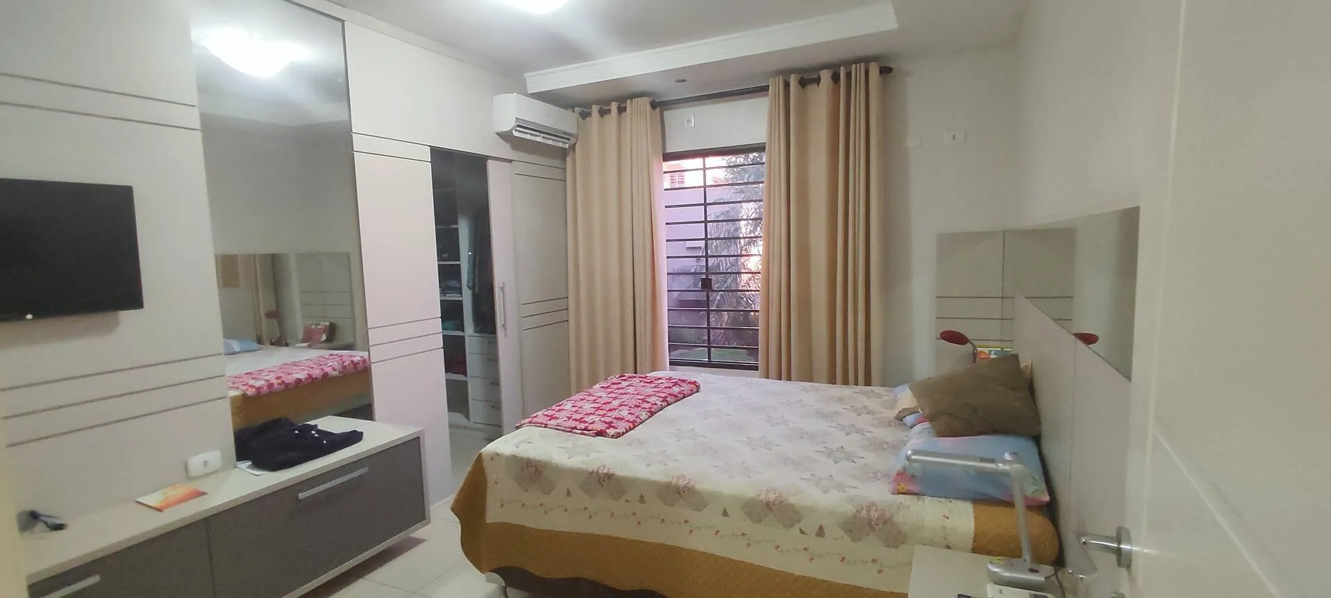 Imagem Casa à venda com 03 suítes mais 02 quartos, no Bairro Coqueiral, Cascavel.
