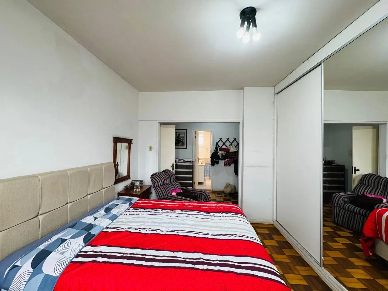 Imagem Apartamento Semimobiliado com 3 Dormitórios, 1 Suíte e Elevador