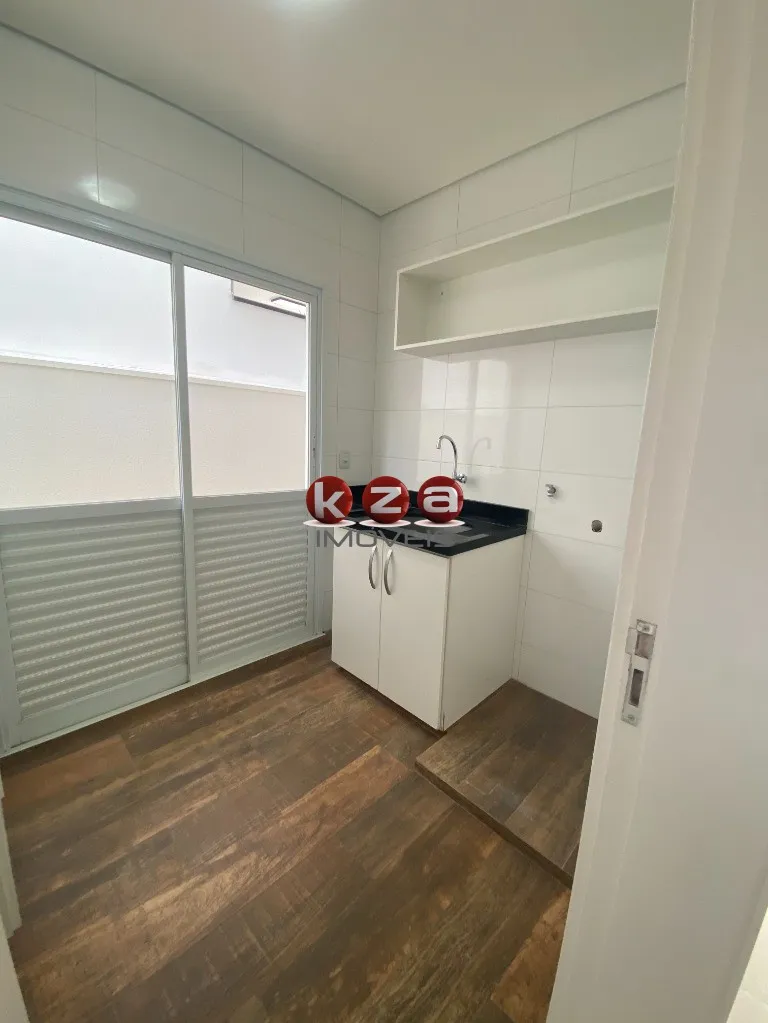 Imagem Lindo imóvel à venda em Valinhos-SP: Casa com 3 quartos, 3 suítes, 2 salas, 5 banheiros, 4 vagas de garagem e 259,29m² de área.