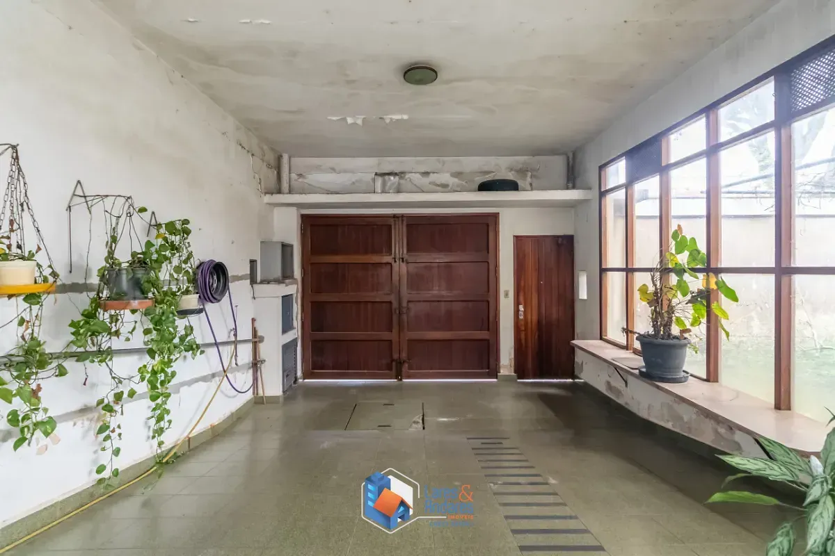Imagem Sobrado para venda em Conjunto Residencial Jardim Canaã com 4 quartos, sendo 1 suíte, 382m²