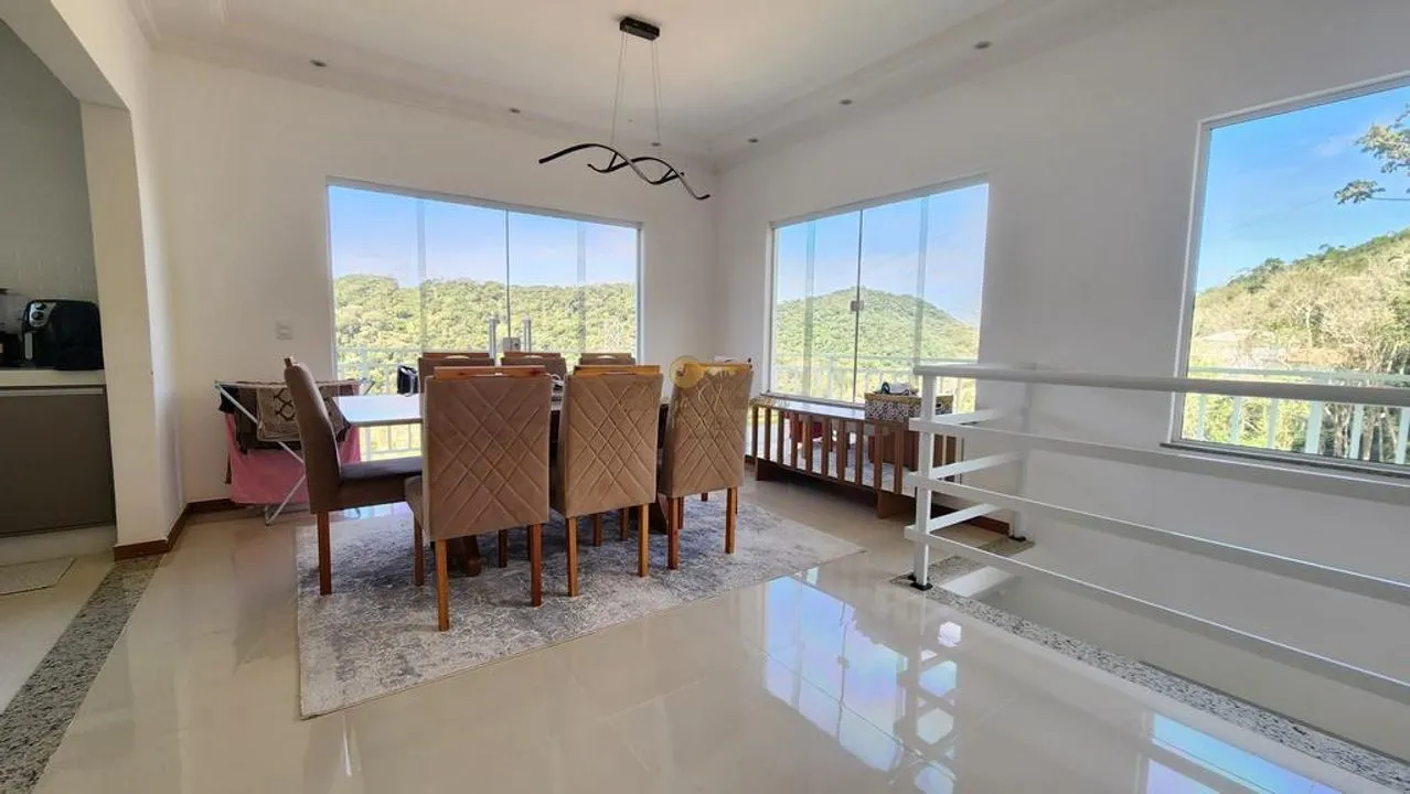 Imagem Casa em Condomínio para Venda em Teresópolis / RJ no bairro Albuquerque