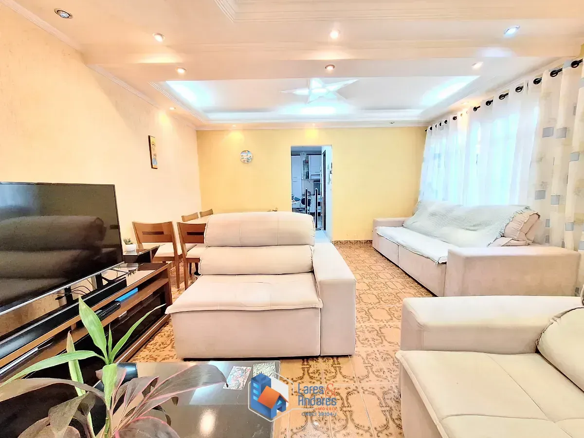 Imagem Sobrado para venda em Jardim Cecy com 2 quartos, 210m²
