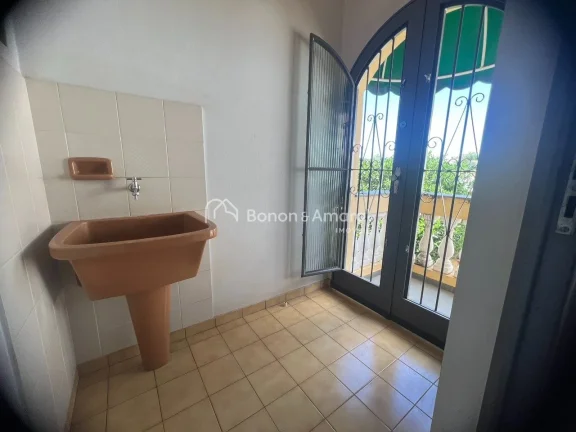 Imagem Casa à venda em Campinas, ideal para quem procura um imóvel amplo, com forte vocação tanto resid...