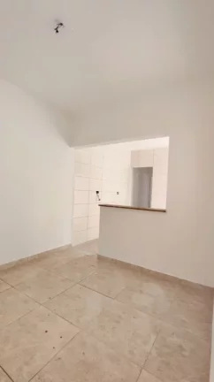 Imagem Conheça nossa casa geminada com 2 dormitórios, sendo 1 suíte, sala,cozinha e área de serviço. Perfeita para quem busca conforto e praticidade. Á venda Imobiliaria Consulte Imoveis.