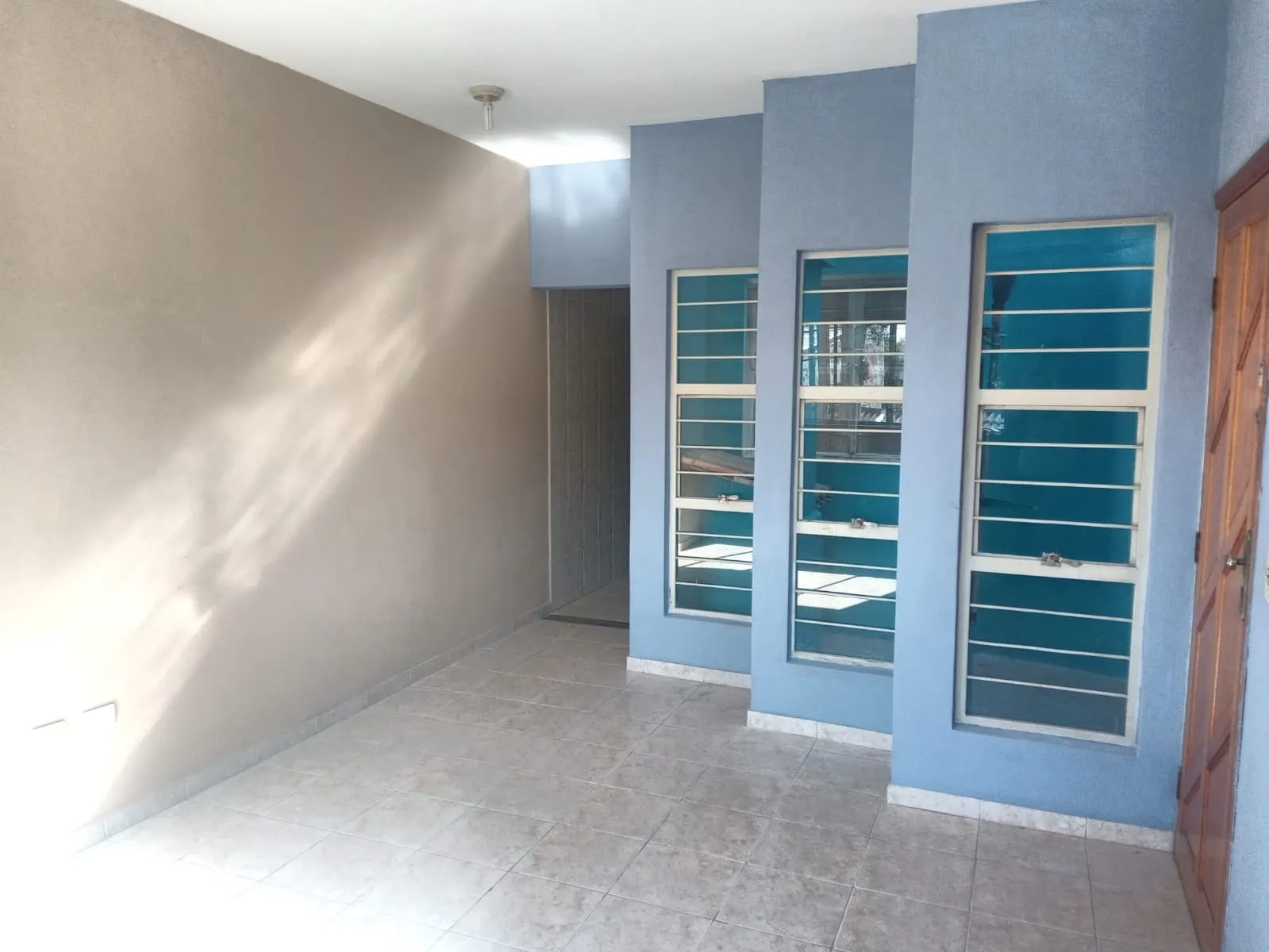 Imagem "Imóvel com 2 Dormitórios e Garagem para 2 Carros em Vila Almeida"