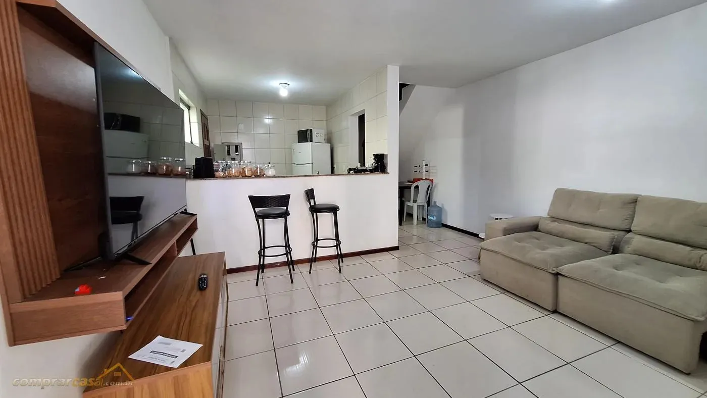 Imagem Casa em Condomínio para Venda em Cabo Frio / RJ no bairro Palmeiras