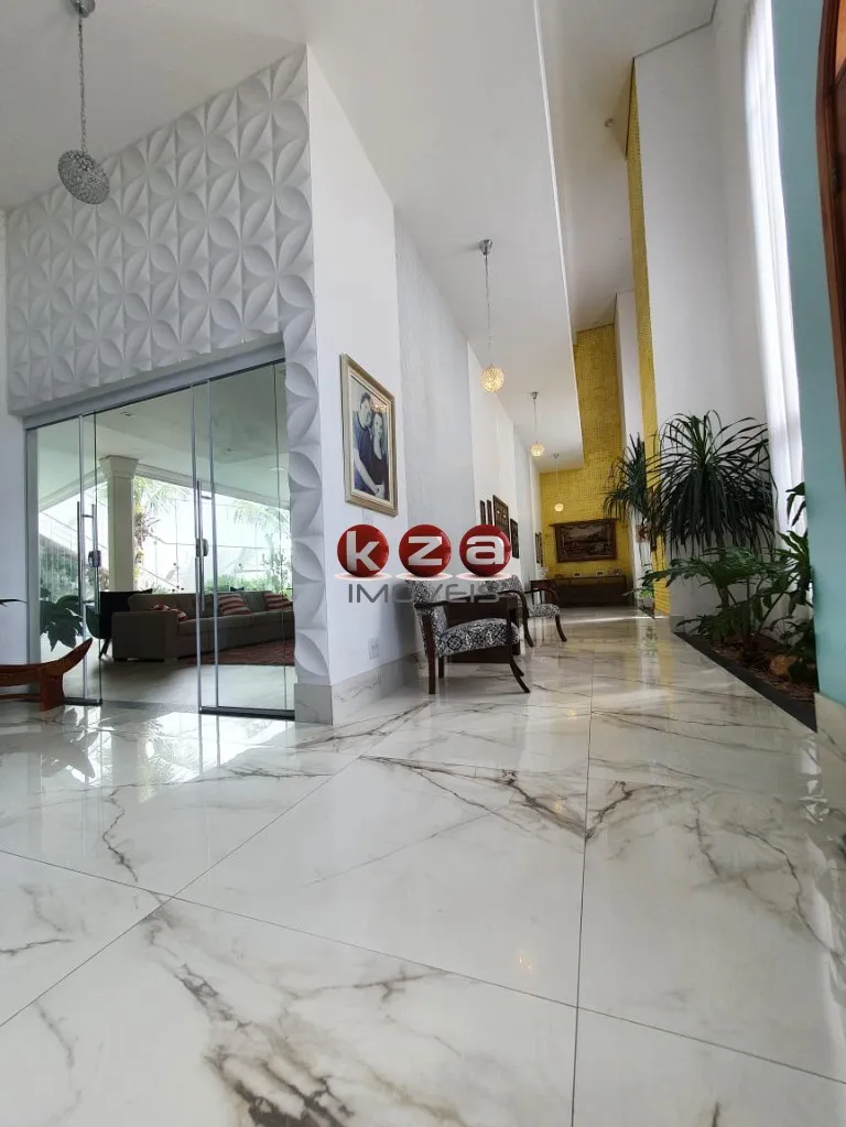 Imagem Casa de luxo no Condomínio Portal do Lago: 4 suítes, 3 salas, 7 banheiros, 2 vagas, 541m² em Valinhos-SP. Venda ou locação.