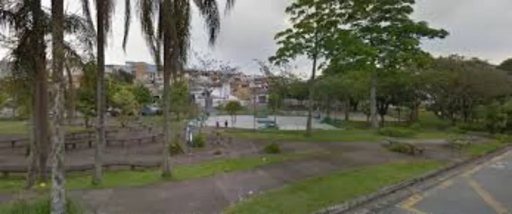 Imagem Casa para Locação em Santo André-SP, Bairro Jardim Las Vegas: 2 Quartos, 1 Banheiro, 1 Vaga de Garagem, 120m² de Área