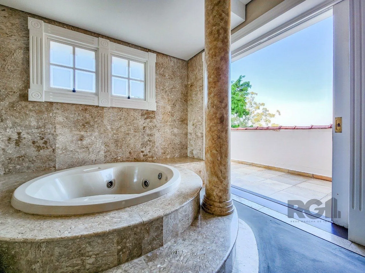 Imagem Casa de Fazenda com 1.318m²