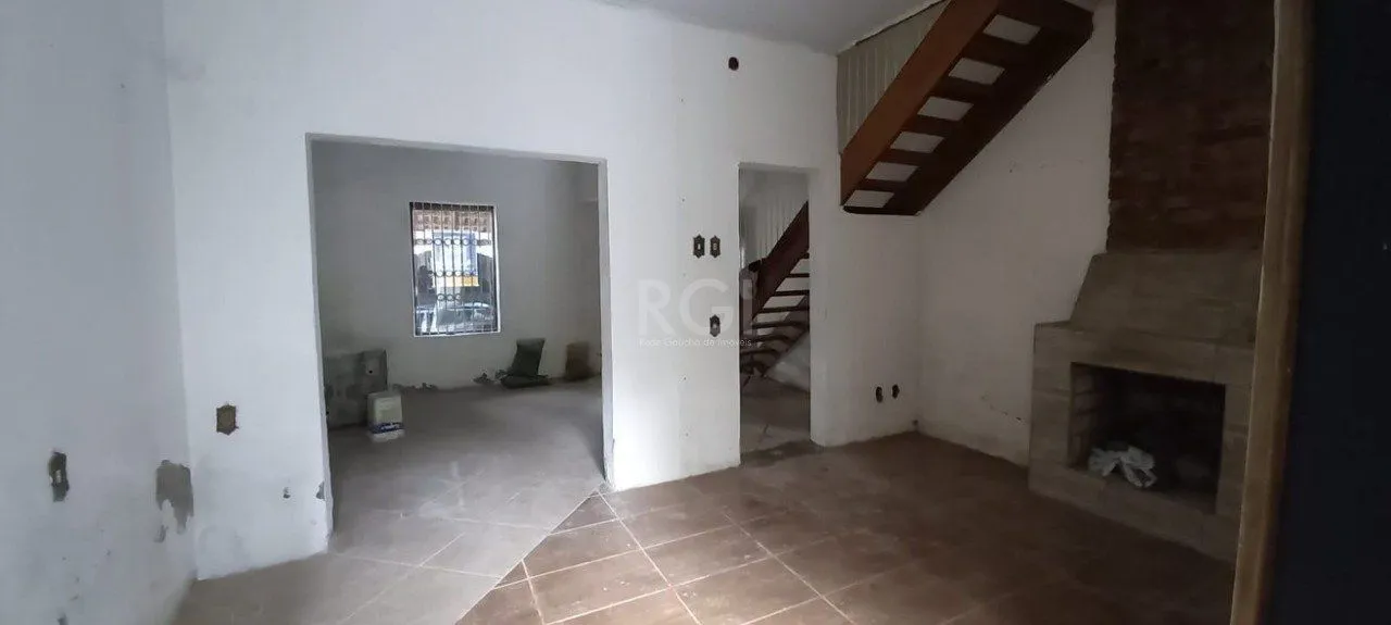 Imagem Sobrado para Venda - 110m², 4 dormitórios, sendo 1 suites, 2 vagas - Floresta