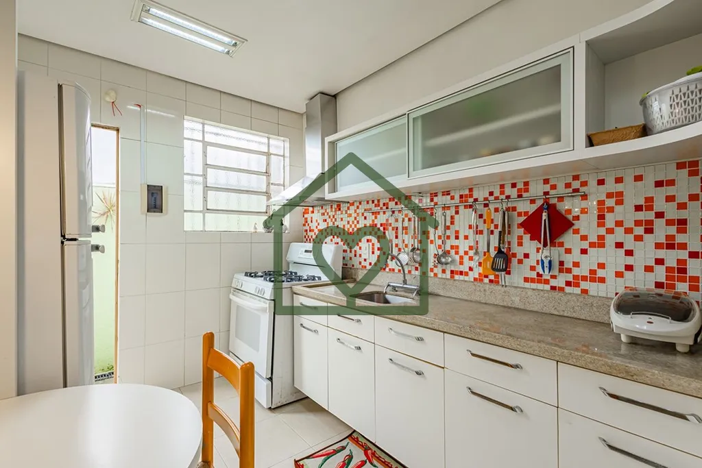 Imagem No Bairro Petrópolis, na Rua Artigas, 370, casa desocupada, com 3 Dormitórios , escritório, lavab...