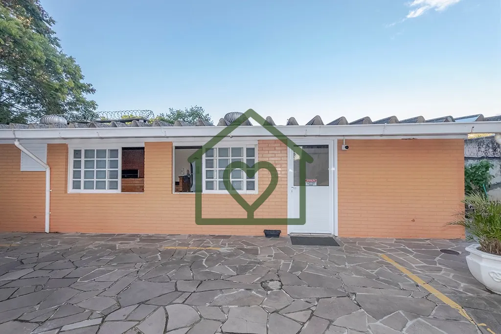 Imagem Descubra a oportunidade perfeita para investir no seu novo lar em Porto Alegre! Este aconchegante ap...