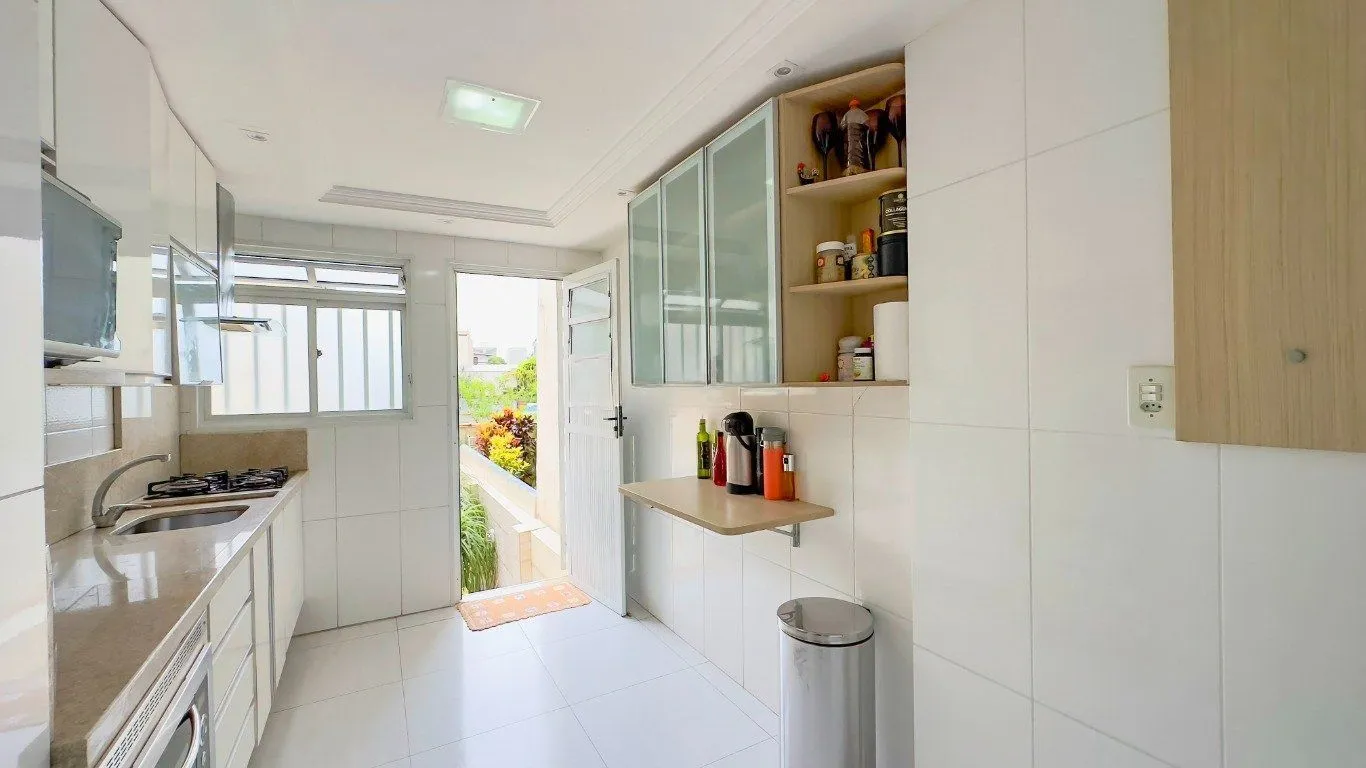 Imagem Casa de 3 dormitórios à venda no Bairro Azenha, Porto Alegre.