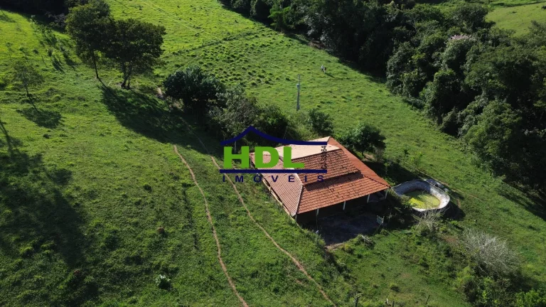 Imagem Chácara com córrego no meio 1 Alqueire e 5 Lts 100 kms de Goiânia