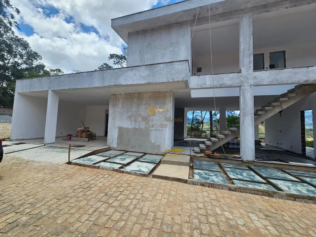 Imagem Casa em Condomínio para Venda em Petrópolis / RJ no bairro Itaipava