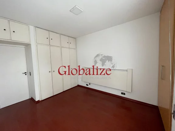 Imagem APARTAMENTO À VENDA CONDOMÍNIO FRENTE AO MAR NO GONZAGA COM 2 DORMITÓRIOS, SALA, WC, COZINHA, ÀREA DE SERVIÇO, D. EMPREGADA COMPLETA POR R$900.000,00