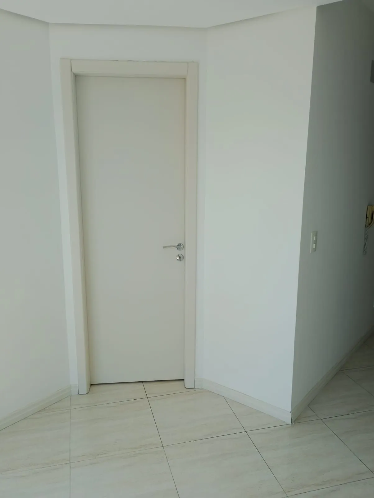 Imagem APARTAMENTO COM 01 DORMITÓRIO E GARAGEM