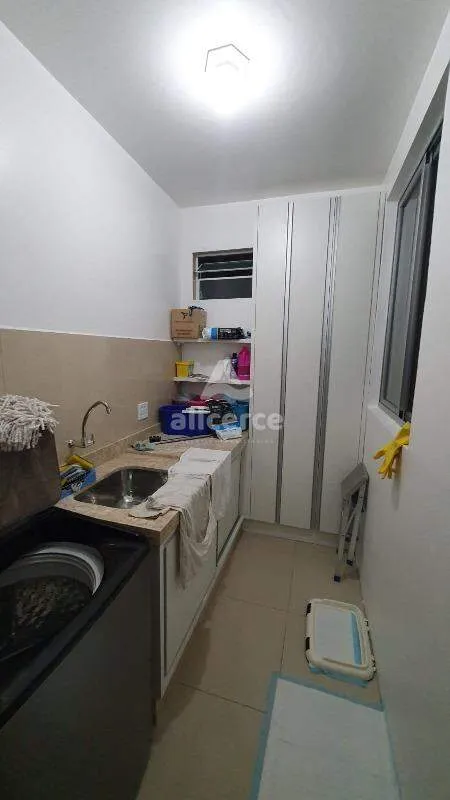 Imagem Apartamento semimobiliado com **03 dormitórios**, localizado em uma das regiões mais estratégicas do bairro Estreito.