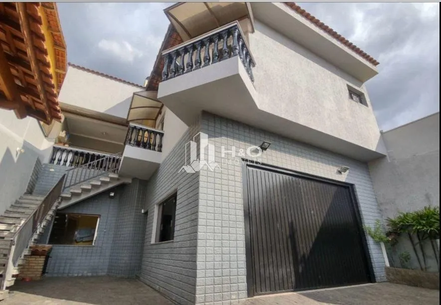 Imagem Oportunidade Sobrado Amplo no Jardim Fernandes - 210m², 3 Dormitórios e 5 Vagas