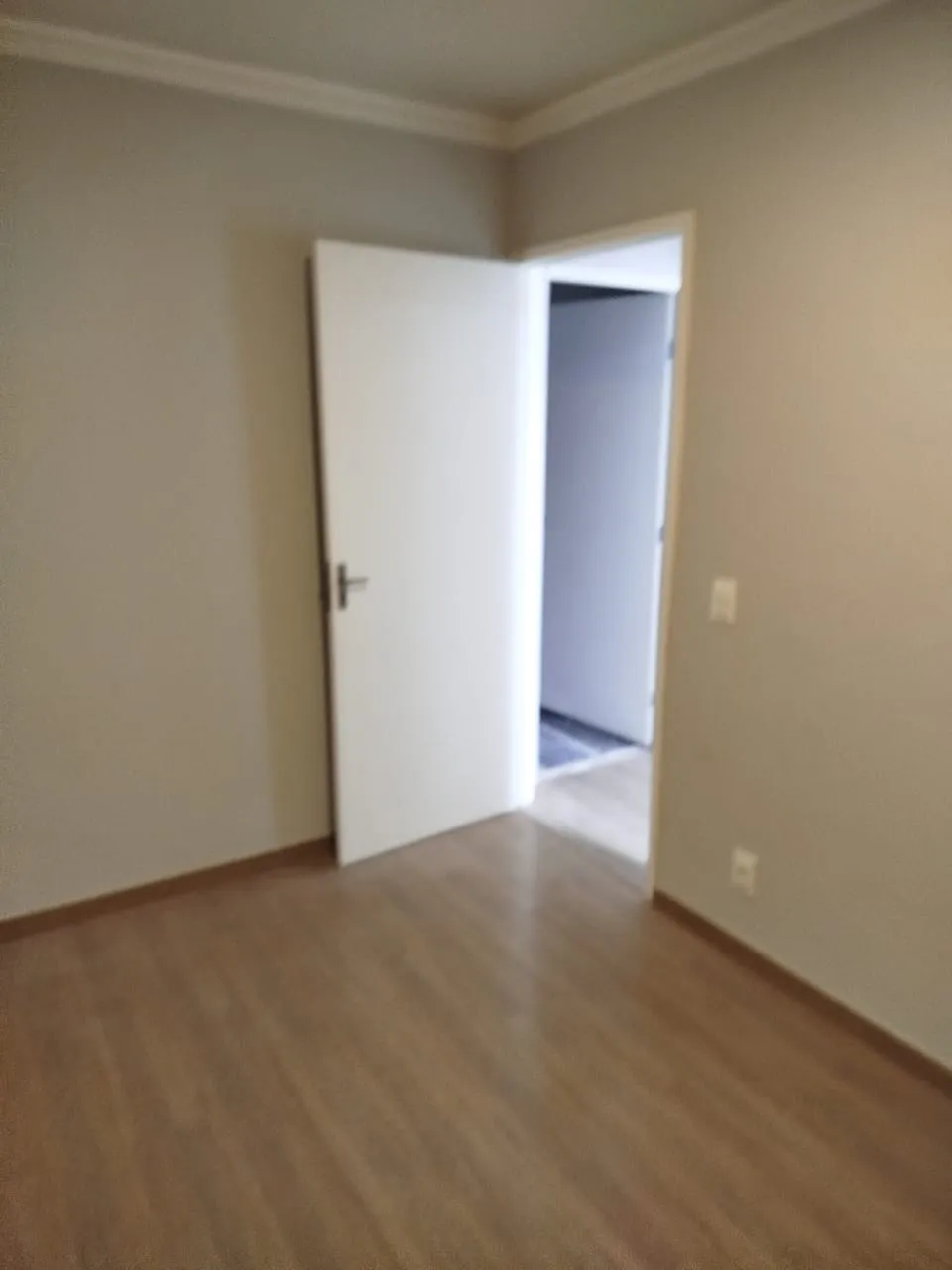 Imagem Apartamento em andar alto - Residencial Paris estuda permuta por lote