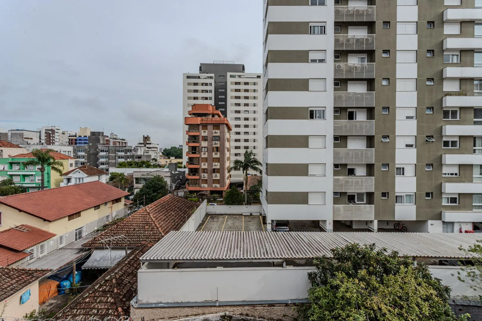 Imagem Apartamento no bairro Menino Deus de 4 dormitórios e vaga