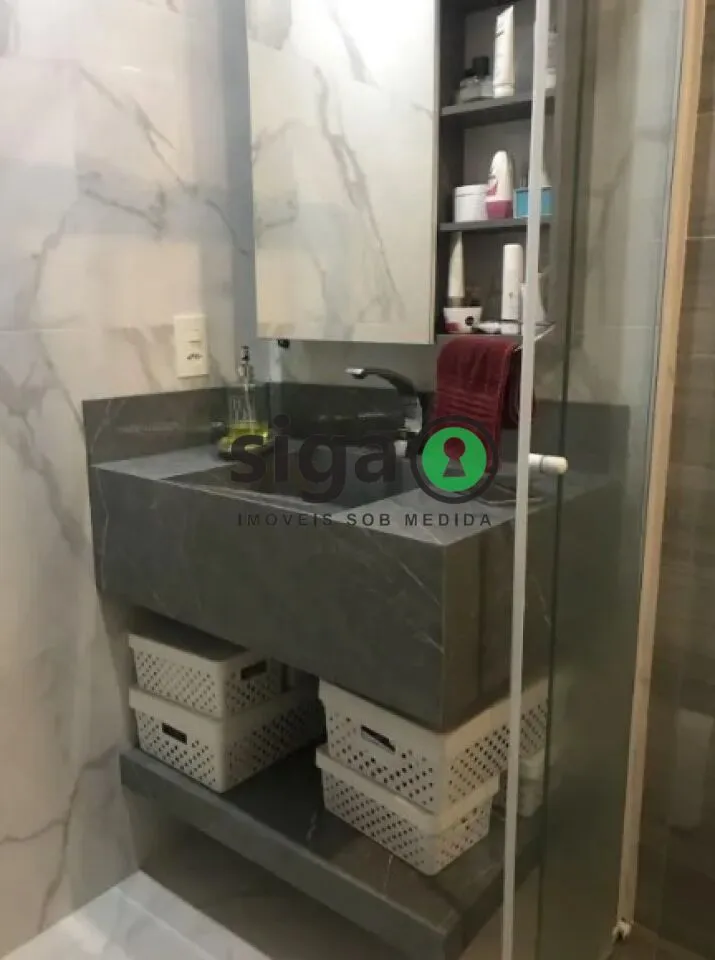 Imagem Apartamento Reformado com 2 Dormitórios, Varanda e Vaga na Bela Vista
