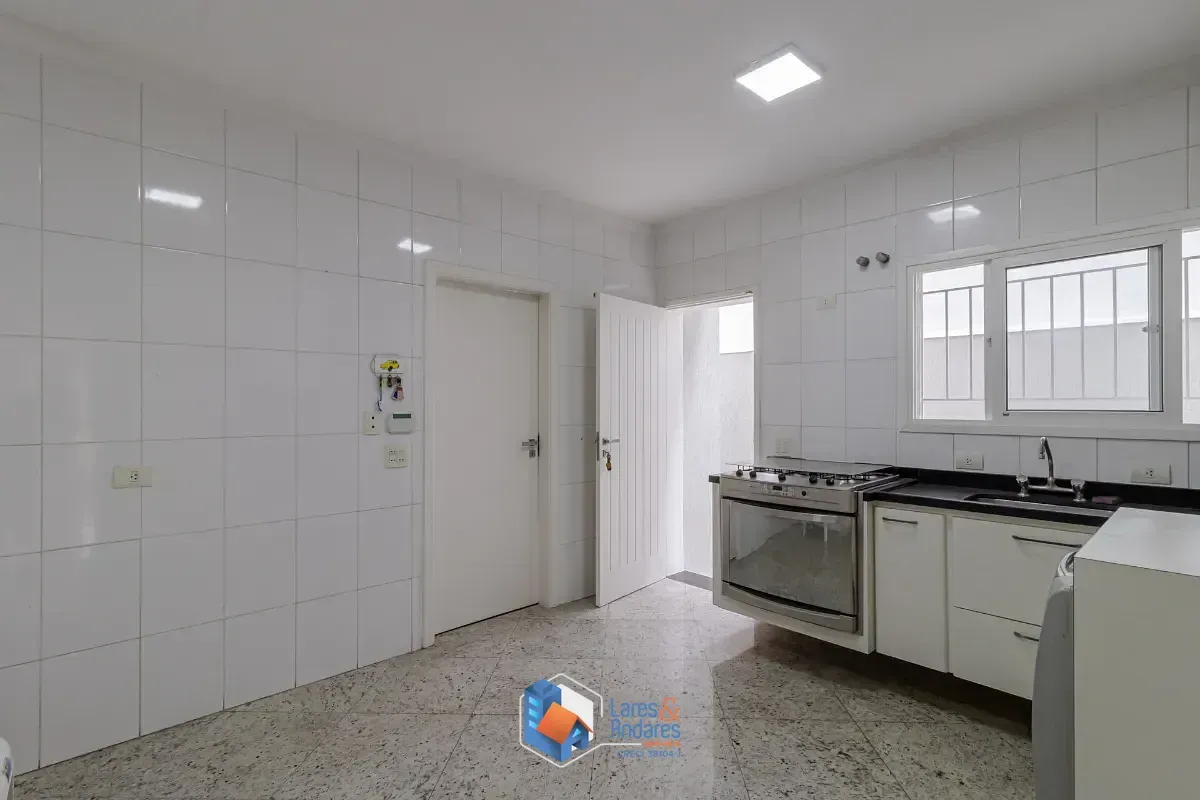 Imagem Sobrado para venda em Vila Brasílio Machado com 4 quartos, sendo 1 suíte, 255m²