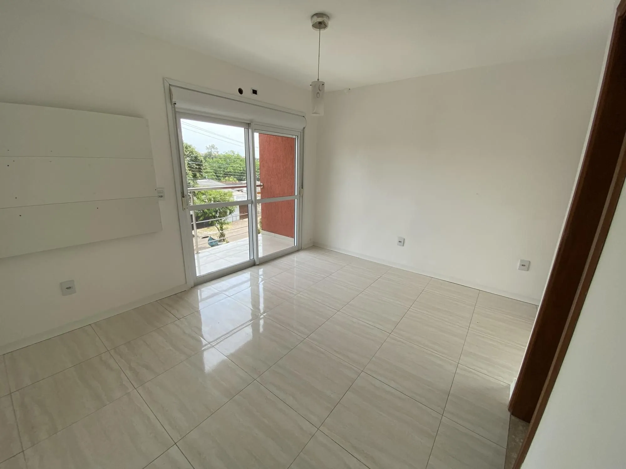 Imagem Sobrado com 2 Suítes, Sacada e Pátio com Teto Retrátil