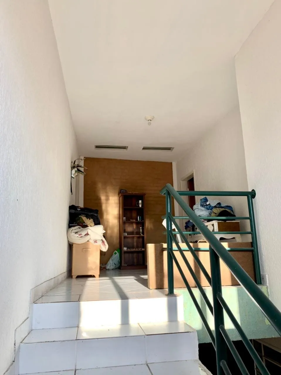 Imagem Comercial para Locação 6 Quartos, 3 Suites, 4 Vagas, 400M², Centro, Taubaté - SP