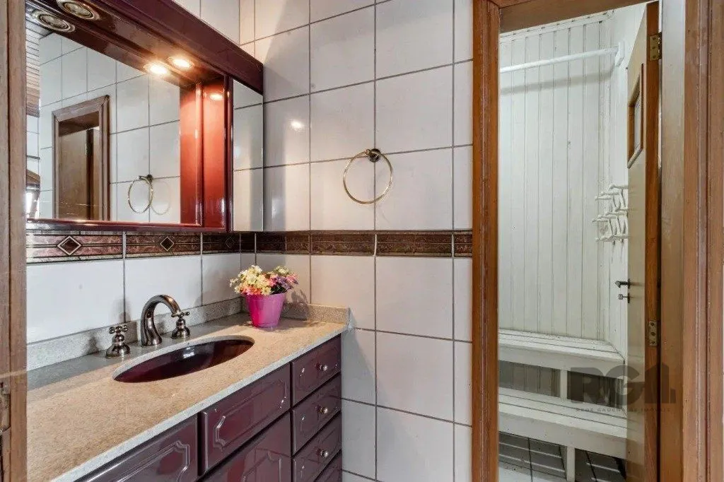 Imagem Casa com 3 dormitórios no bairro Passo das Pedras