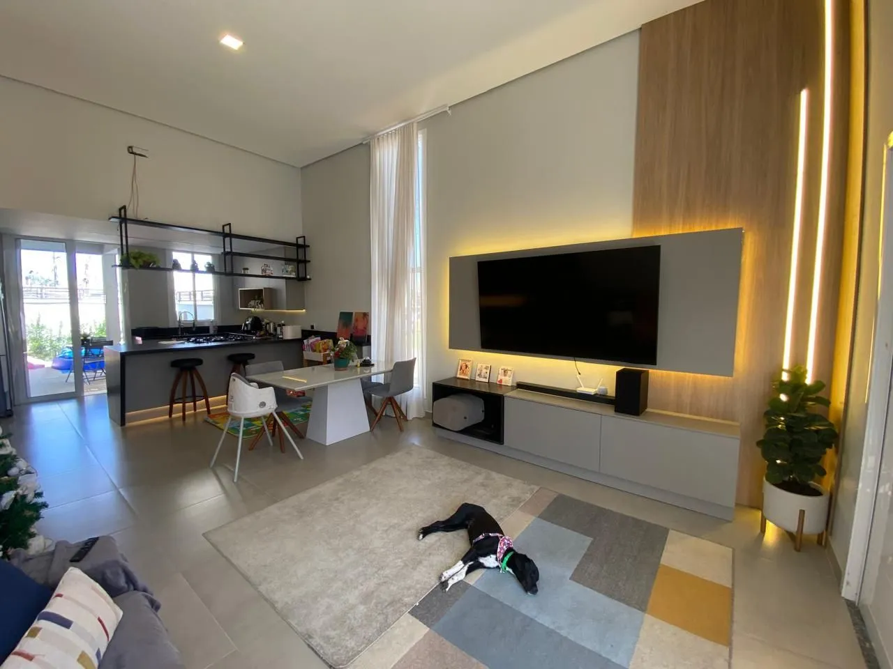 Imagem Casa com 03 quartos (01 suíte) e 01 vaga no Bairro Hípica em Porto Alegre