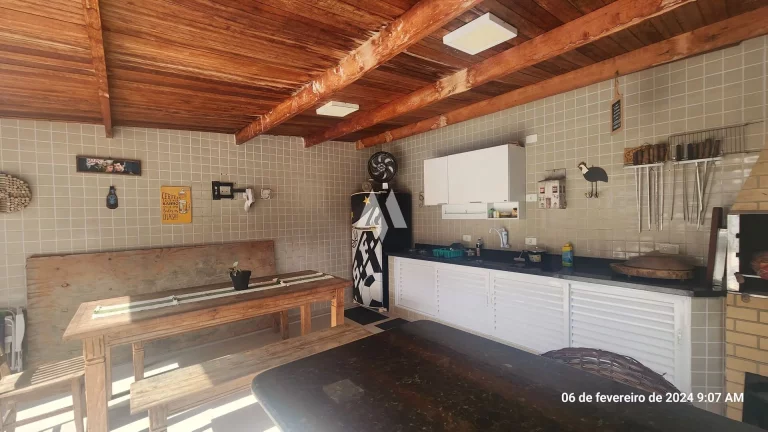 Imagem Viva com Conforto e Estilo em um Sobrado de Três Andares!