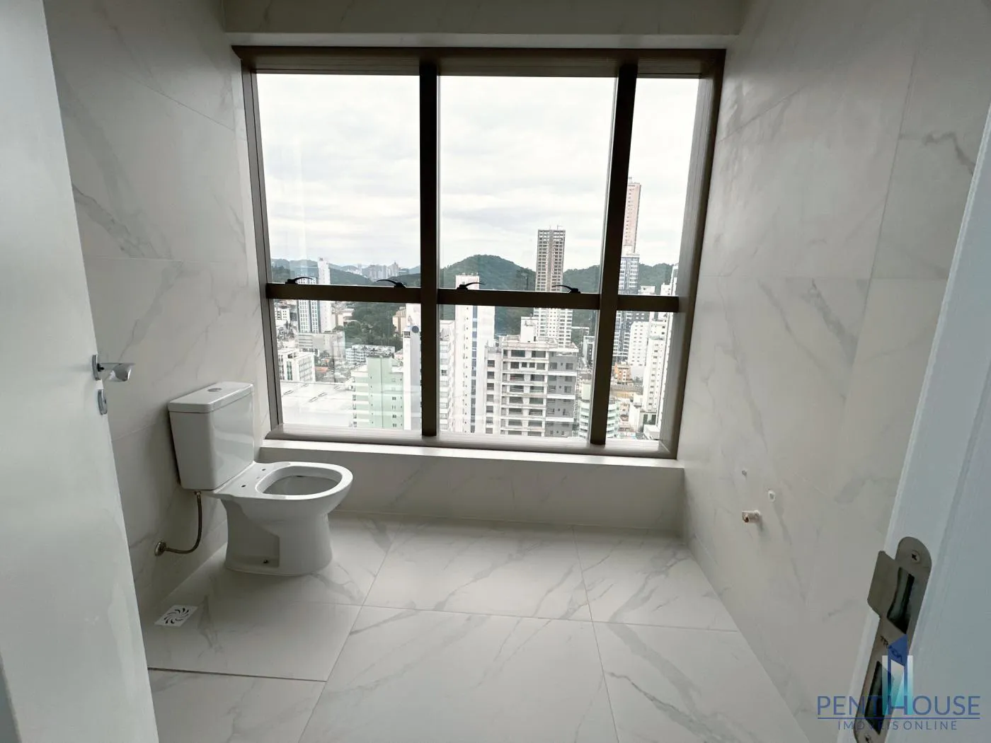 Imagem Cobertura Duplex para Venda em Balneário Camboriú, PIONEIROS, 5 dormitórios, 4 suítes, 6 banheiros, 6 vagas