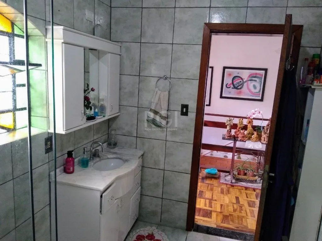 Imagem Casa para Venda - 240m², 3 dormitórios, 3 vagas - Teresópolis
