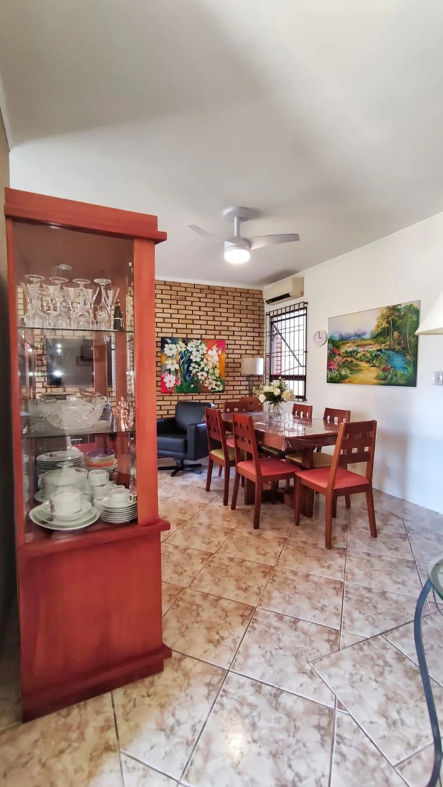 Imagem Casa com 4 Quartos e 2 banheiros e 2 Suites à Venda, 153 m² por R$ 990.000
