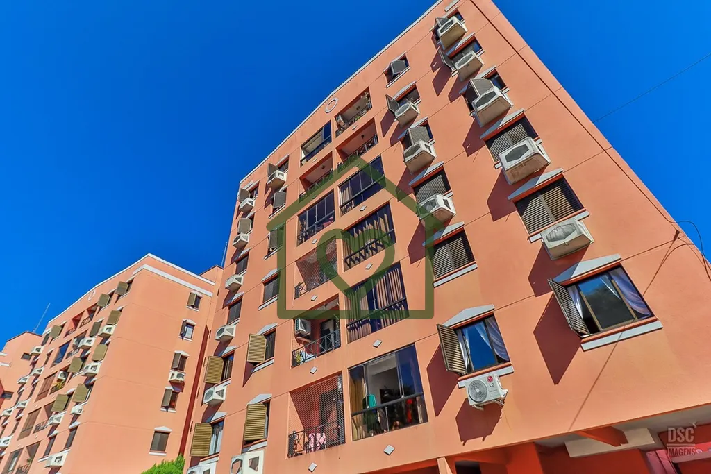 No Bairro Jardim Carvalho, na Avenida Protásio Alves n° 7157, apartamento com 3 dormitórios, semi...