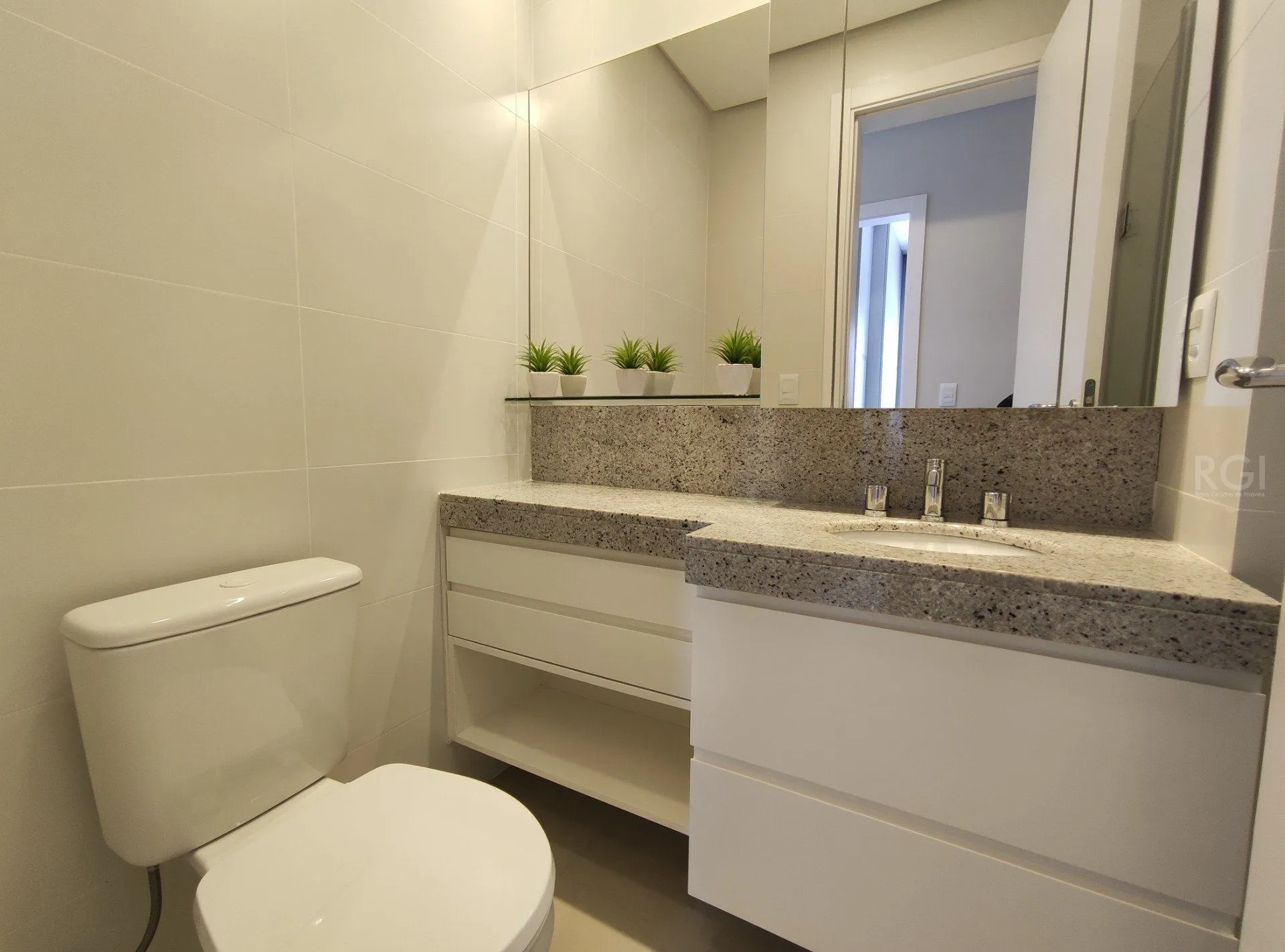 Imagem Apartamento para Venda - 57.72m², 2 dormitórios, sendo 1 suites, 1 vaga - Santo Antonio