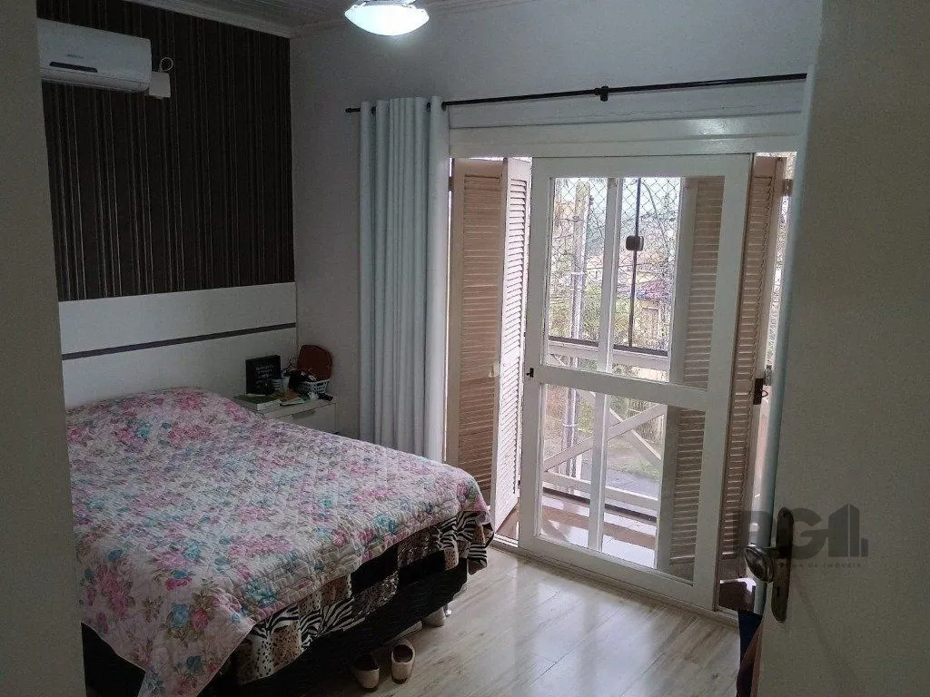 Imagem Casa com 3 dormitórios no bairro Ipanema
