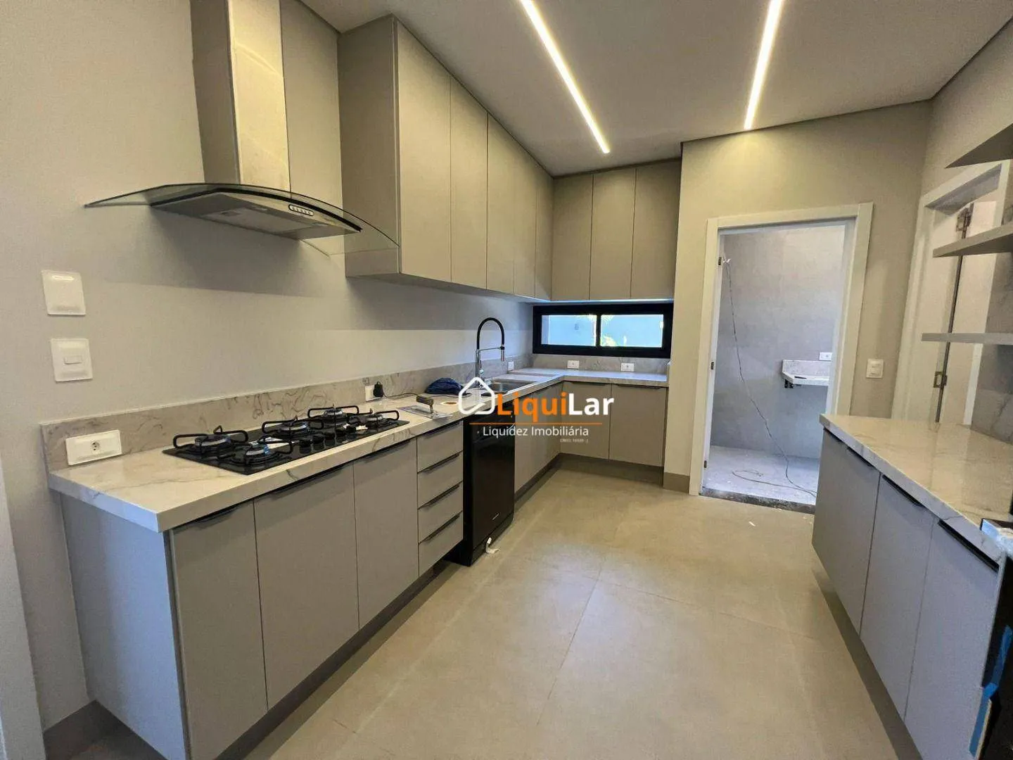 Imagem Casa Térrea de Alto Padrão com 3 Suítes, Espaço Gourmet e Piscina Aquecida