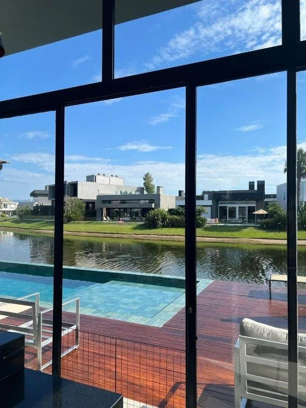 Imagem Casa de Condomínio em Atlântida Sul