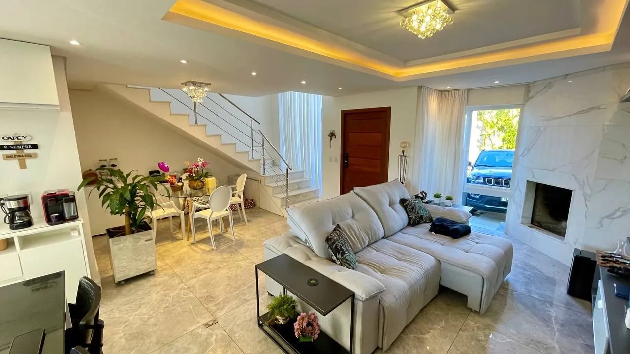 Imagem Casa Mobiliada com pátio e piscina
