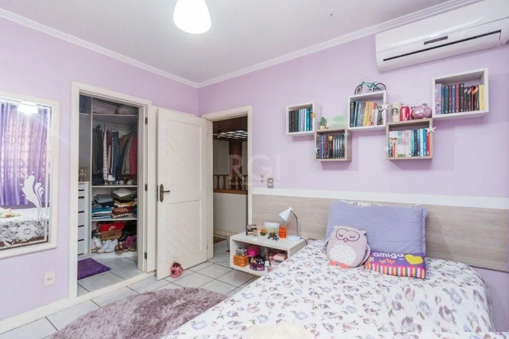 Imagem Casa para Venda - 258m², 3 dormitórios, sendo 1 suites, 4 vagas - Teresópolis