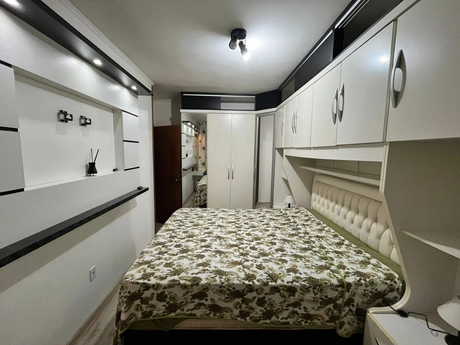 Imagem Apto de 02 dorm, mobiliado, transformado em 01 dorm, com vaga no Passo da Areia