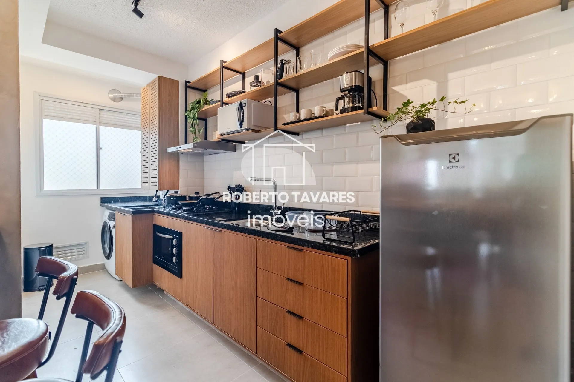 Imagem Apartamento totalmente mobiliado - O imóvel conta com 2 quartos, sendo 1 suíte, além de uma vaga de garagem.