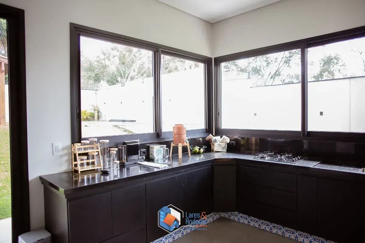 Imagem Casa no condomínio Chácara Jaraguá para venda com 2 quartos, sendo 2 suítes, 278m²