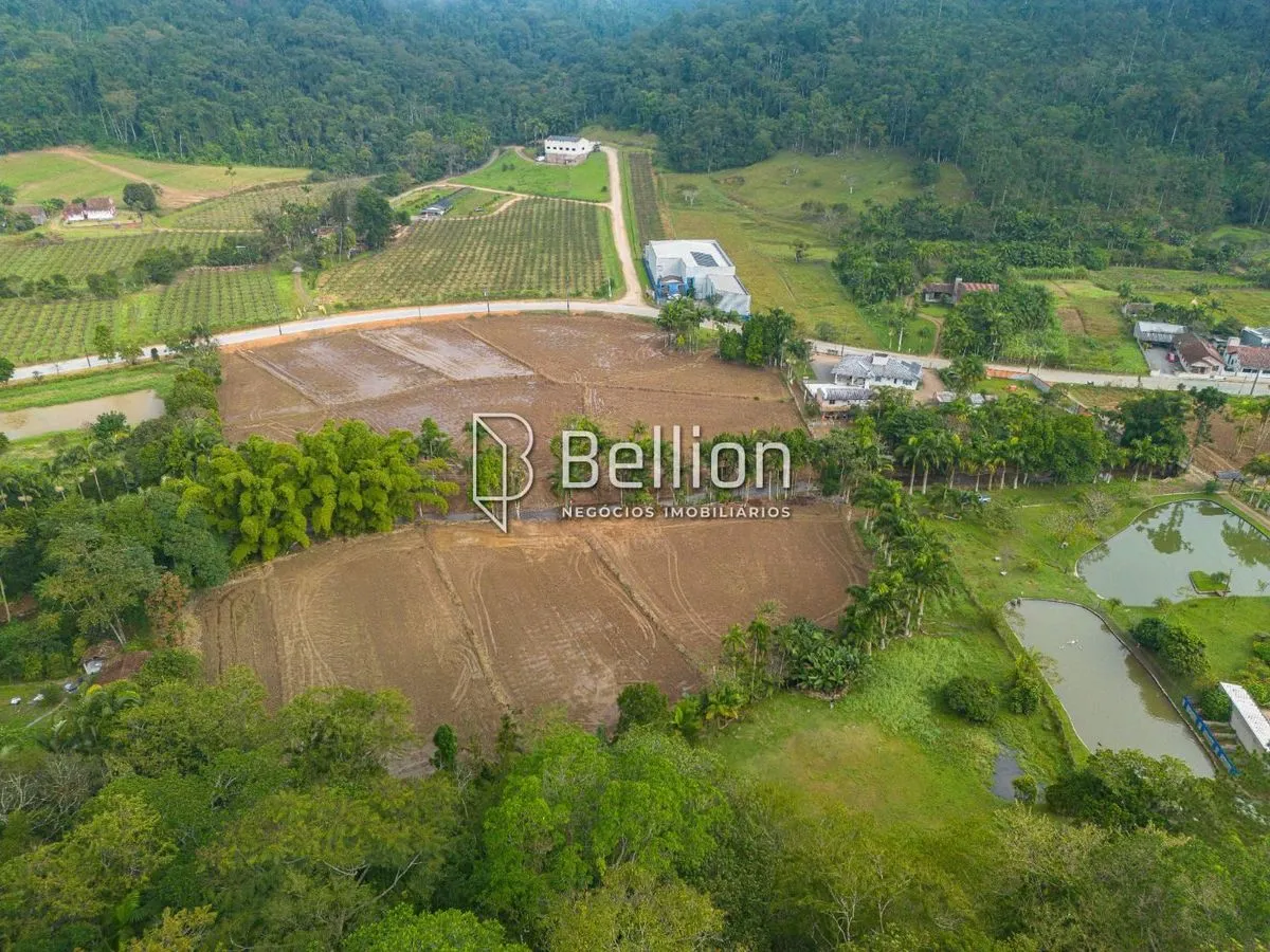 Imagem Investimento com alto potencial de valorização ou o lugar ideal para construir o seu refúgio em meio à natureza, este terreno é para você.