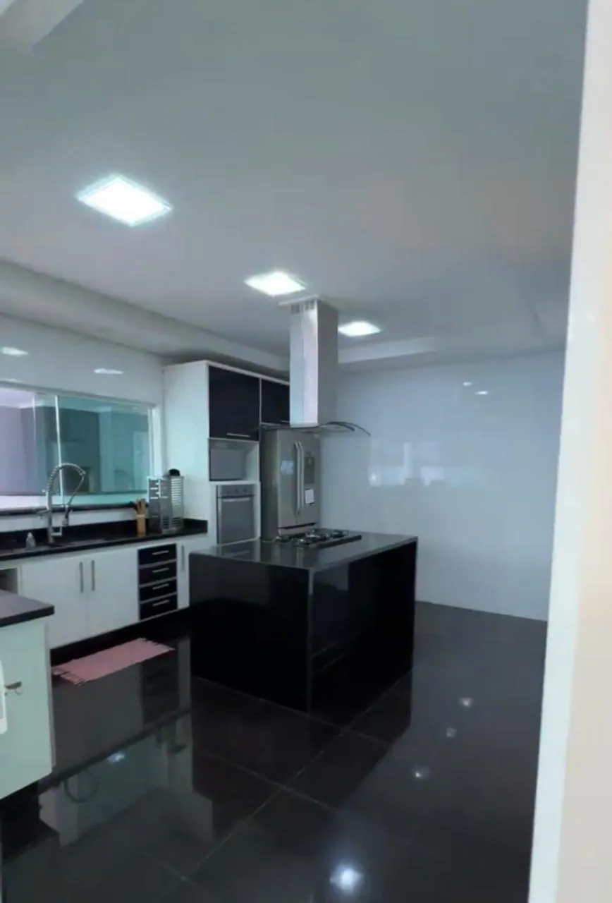 Imagem Chácara à Venda em Sarapuí - Lazer Completo e Conforto em 18.865 m²