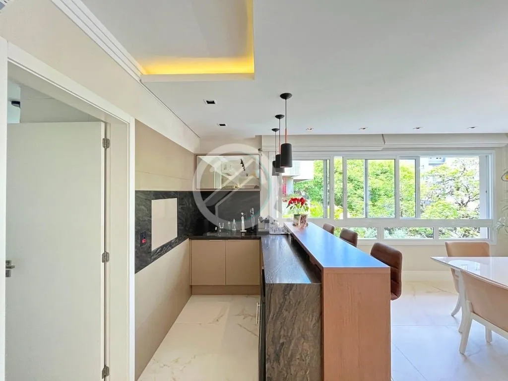 Imagem Apartamento de 170 m², mobiliado e decorado, 3 suítes e 3 vagas no bairro Petrópolis. Imóvel pos...