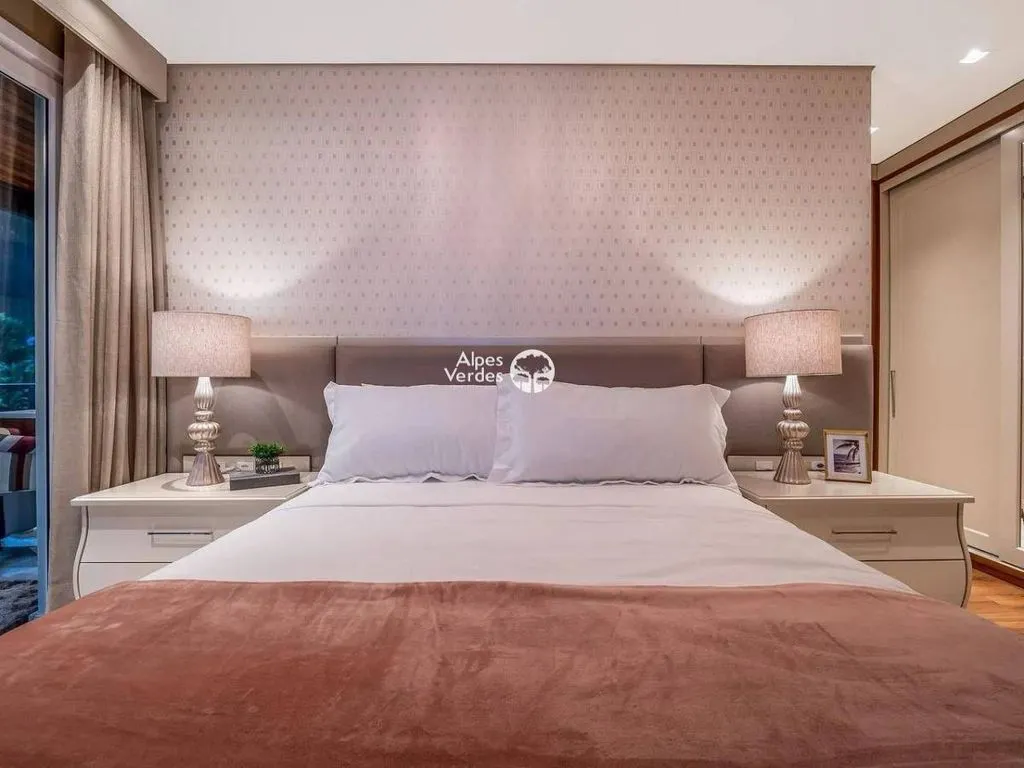 Imagem Vende-se Apartamento no Centro de Gramado, com 3 quartos
