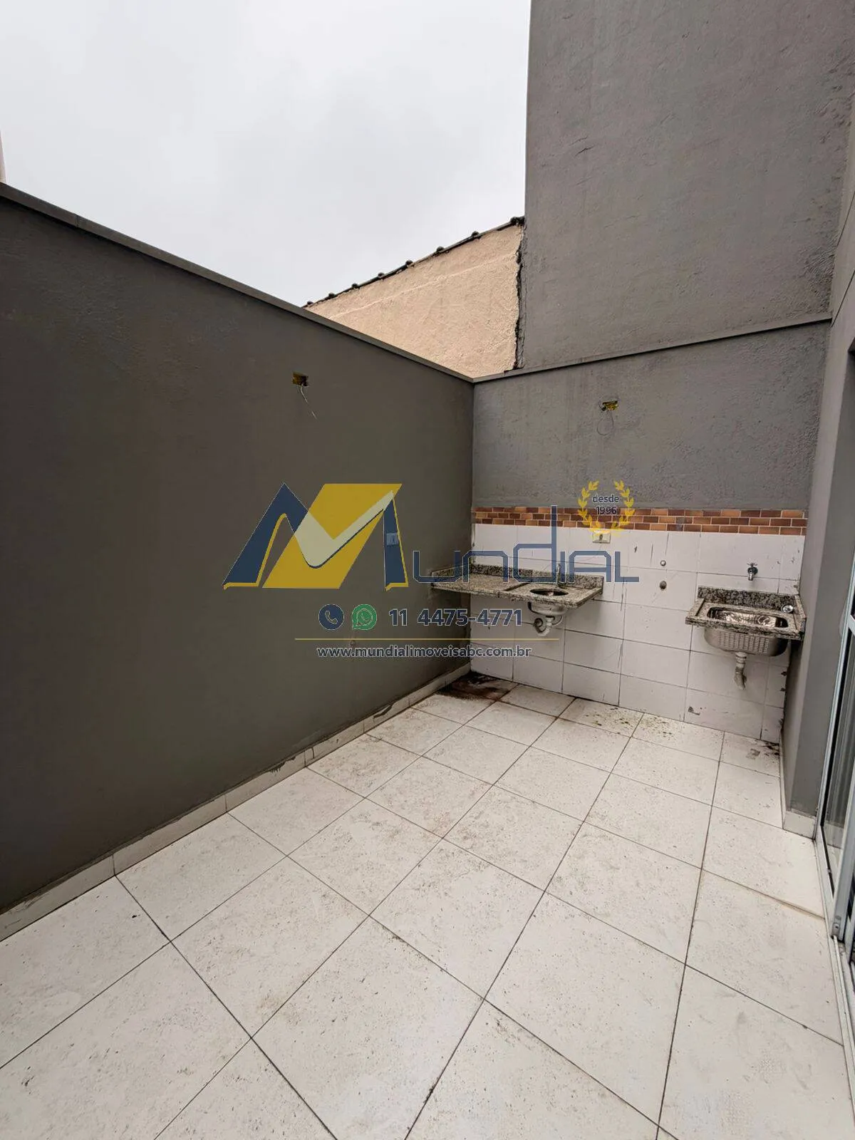 Imagem Apartamento com Suíte e Quintal Privativo no Bairro Copacabana